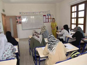 Yunusemre İle Okuma Yazma Öğreniyorlar