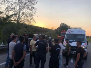 Tır İle Hafifi Ticari Araç Çarpıştı: 2 Yaralı