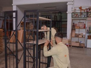 Devlet Okulu Fabrika Gibi Üretim Yapıyor