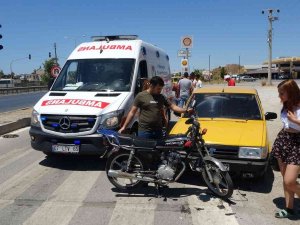 Otomobilin Kendine Doğru Geldiğini Gördü Motosikletten İnip Kaçarak Yaralanmaktan Kurtuldu