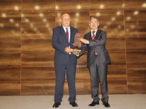 Türksav’dan Başkan Pekmezci’ye “Türk Dünyası’na Hizmet” Ödülü