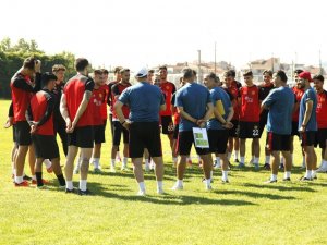 Eskişehirspor Teknik Direktörü Biçer: “Onur Arı’nın Şu An Gitmesi Söz Konusu Değil”