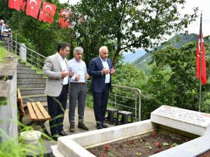15 Temmuz Şehidinin Kabrine Giden Yol Betonlandı