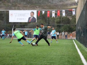 Güzelbağ Spor Alanı Dostluk Maçıyla Açıldı