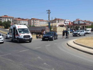 İ̇ki Aracın Çarpıştığı Kaza Kamerada: 1 Yaralı