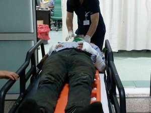 Arının Soktuğu Motosiklet Sürücüsü Kaza Yaptı