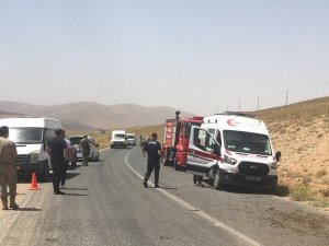 Kamyonet Takla Attı: 3 Yaralı