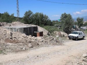 Bolu’da Zehirlenmelerin Yaşandığı Köydeki Evlerden Et Numunesi Alındı
