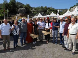 Üreticilerin ’Üzüm Şenliği’ Sevinci