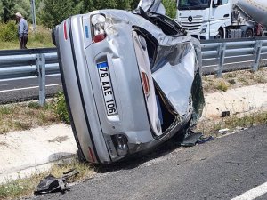 Bariyere Çarpıp Takla Atan Otomobil Sürücüsü Yaralandı