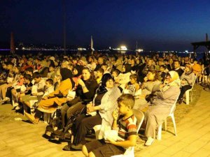 Körfez’de Açık Hava Sinemasına Yoğun İlgi