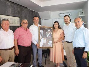 Başkan Öküzcüoğlu’ndan Genç Mimara Atatürk Portresi