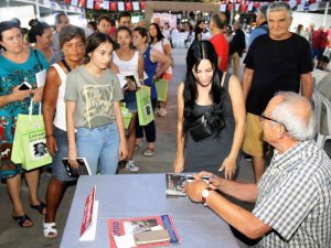 Burhaniye Kitap Fuarı Açılışa Hazırlanıyor