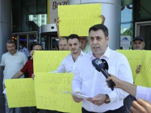 Avm İşletmecisini Protesto Eden Mülk Sahipleri Tapularını Yırttı