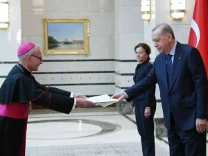 Vatikan Büyükelçisi Solczyński’, Cumhurbaşkanı Erdoğan’a Güven Mektubu Sundu