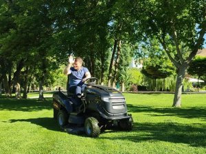 Başkan Dinçer Park Ve Yeşil Alanlarda Yürütülen Çalışmaları İnceledi