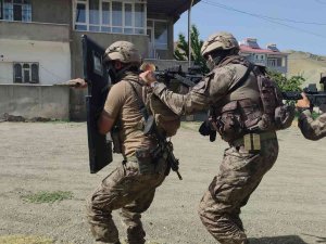 Kiraladığı Ahırda Göçmen Kaçakçılığı