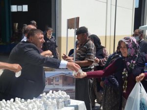 Beylikova’da 5 Bin Adet El Dezenfektanı Vatandaşa Dağıtıldı