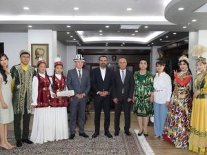 Kazakistan, Kırgızistan Ve Özbekistan Sanat Toplulukları Başkan Şerifoğulları İle Bir Araya Geldi