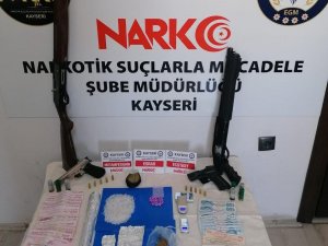 Kayseri’de Uyuşturucu Tacirlerine Operasyon: 15 Şüpheliye İşlem Yapıldı