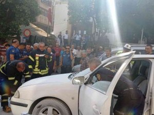 Esnaf, Güvenlik Görevlisi, Polis El Ele Verdi, Otomobildeki Yangın Söndürüldü