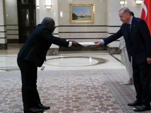 Kongo Demokratik Cumhuriyeti Büyükelçisi İ Rashidi, Cumhurbaşkanı Erdoğan’a Güven Mektubu Sundu