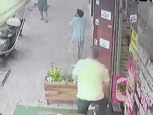Arkadaşını Boğazından Bıçaklayıp, 4. Kattan Atladı