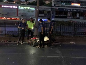 Fatih’te Otomobille Motosiklet Çarpıştı: 1 Ölü, 1 Yaralı