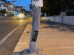 Yol Tartışmasına Giren Sürücülerden Biri, Otomobilini Yayaların Üzerine Sürdü
