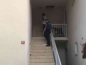 Kötü Koku Yayılan Evden Ceset Çıktı