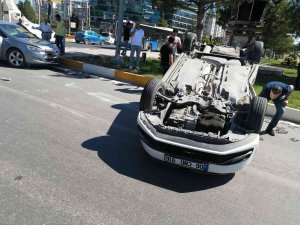 Elazığ’da İki Otomobil Çarpıştı Biri Ters Döndü: 1 Yaralı