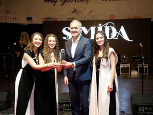 Samida İ̇negöllü Hayranlarıyla Buluştu