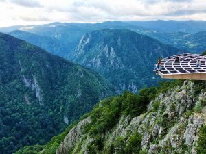 Adrenalin Tutkunlarının Adresi Olan Beşkayalar’a Cam Teras