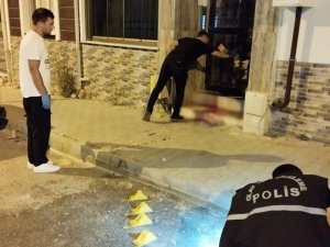 Evin Önünde Pusuya Yattı Boşanmak Üzere Olduğu Eşine Kurşun Yağdırdı