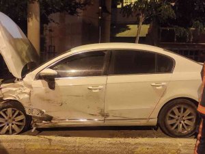 Gümüşhane’de Hatalı Sollama Sonucu İki Otomobil Kafa Kafaya Çarpıştı: 2 Yaralı