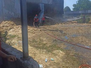 Samanlık Yangını İtfaiye Ekiplerince Söndürüldü