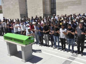 Karaman’da Forkliftin Devrilmesi Sonucu Hayatını Kaybeden Operatör Toprağa Verildi