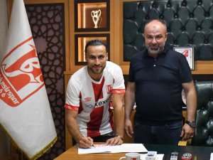 Balıkesirspor Kaptan Atilla Ve İ̇brahim Halil Çolak İle Sözleşme Yeniledi