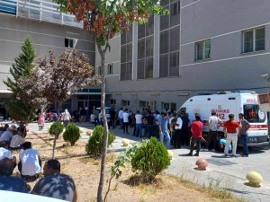 İ̇nşaatta Üzerine Demir Düşen İşçi Hayatını Kaybetti