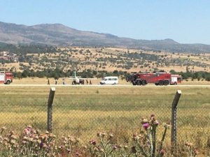 Piste İniş Yapmak İsteyen Uçağın Ön Tekeri Koptu