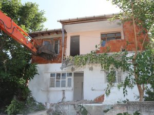 Yalova’da Kentsel Dönüşüm İçin İlk Bina Yıkımı Yapıldı