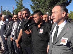 Şehit Ağabeyini Asker Selamı İle Uğurladı