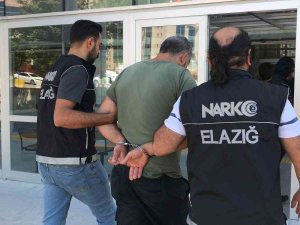 Elazığ’da Ayakkabı İçerisine Uyuşturucu Saklayan 2 Şüpheli Tutuklandı