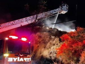 Mandırada Çıkan Yangın Korkuttu