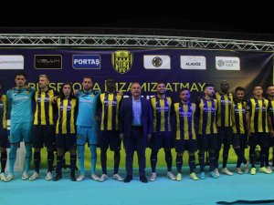 Mke Ankaragücü Kadrosuna Kattığı 14 İsme İmza Töreni Düzenledi