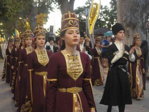 18. Yalova Uluslararası Kafkas Dans Ve Müzik Festivali Kortej Yürüyüşüyle Başladı