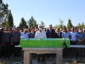 Balya İndirirken Banttan Düşerek Hayatını Kaybeden Genç Toprağa Verildi