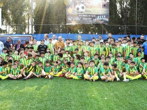 Başkan Oral Öğrencilerle Futbol Oynadı