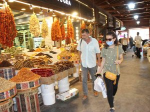 Gurbetçiler, Kapalı Çarşı Esnafına Merhem Oldu