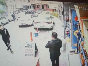 İ̇stanbul’da Baba Ve Çocuğuna Dehşeti Yaşatan Silahlı Maganda Kamerada